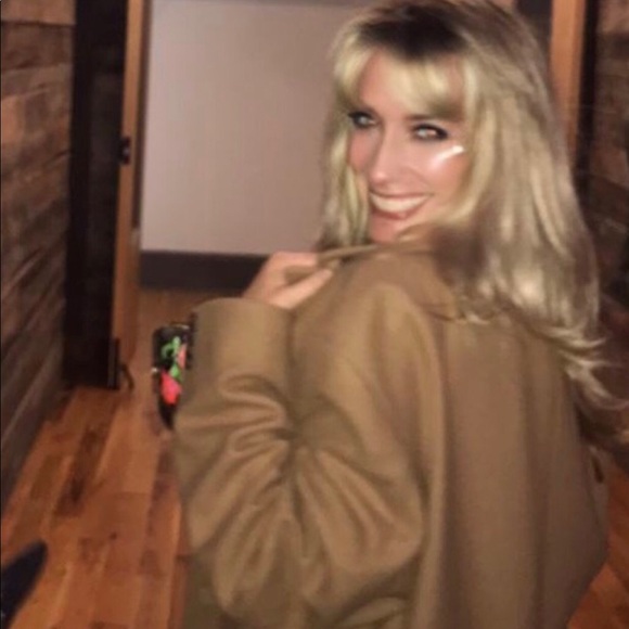 Meet your Posher, Leah - Picture 3 of 8